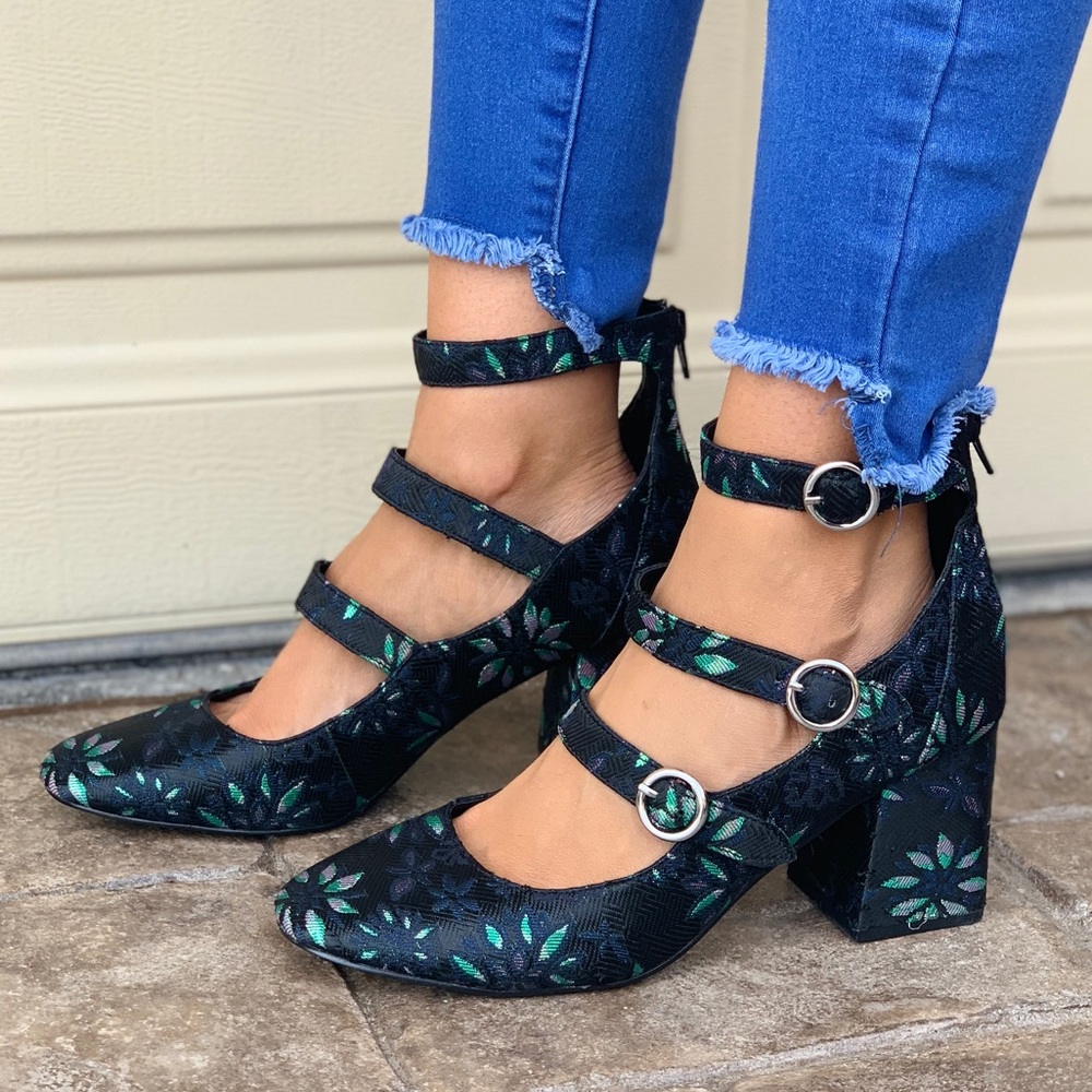 NIB Dazzle Brocade Tapestry Floral Mary Jane Pump - Picture 2 of 7